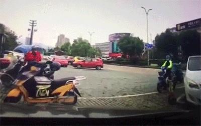 “24岁的女友发育成这样算正常吗？”哈哈哈朋友都说她是我兄弟！