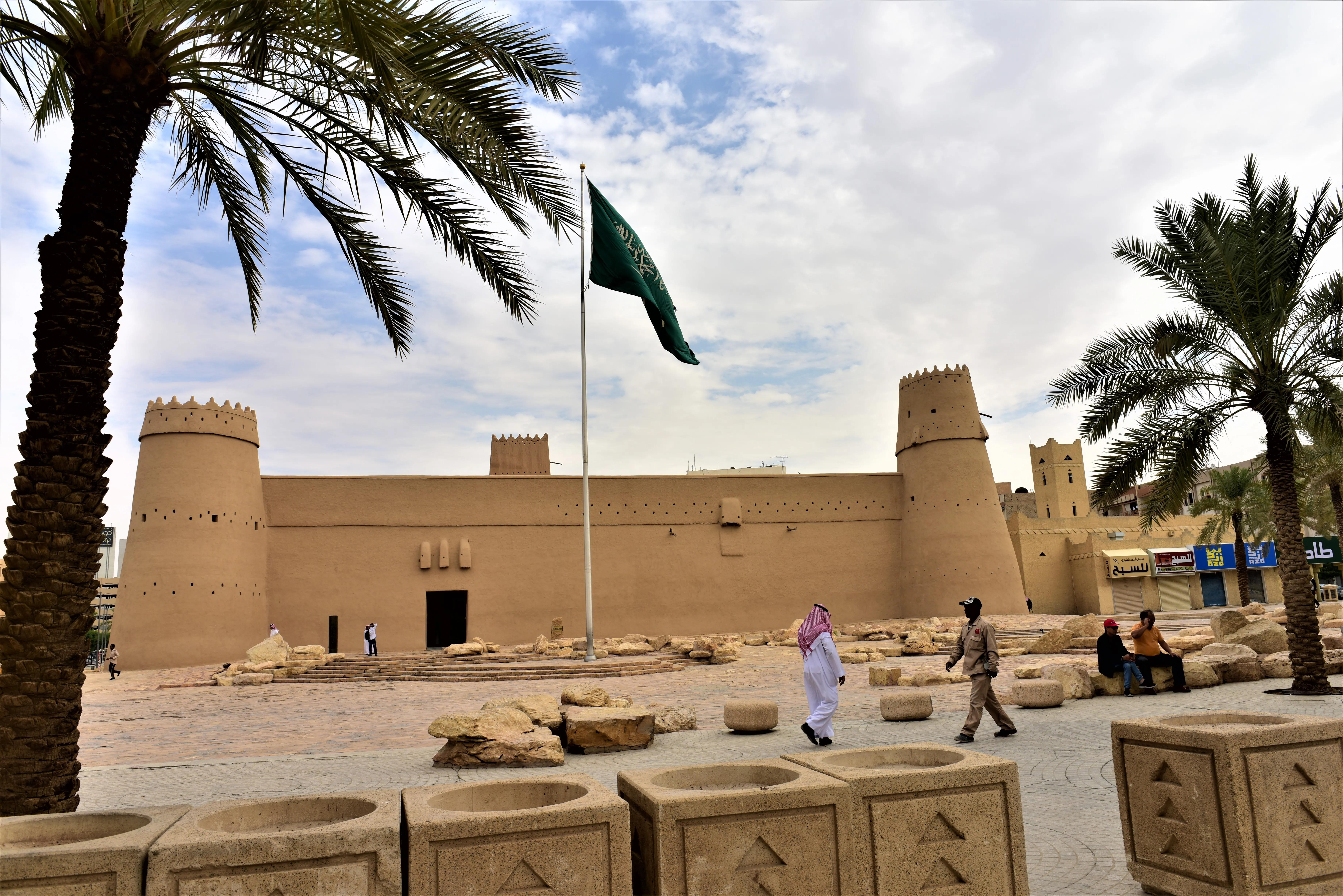 沙特是名副其实的石油王国,沙特阿拉伯富裕的石油王国