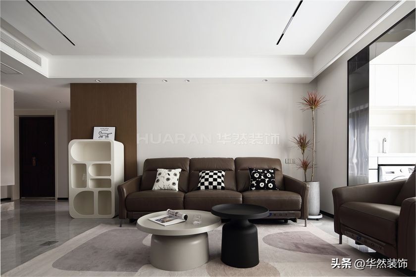 155平大平层装修效果图,180平米大平层客厅轻奢装修带花园