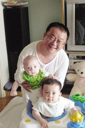 抱孙子的年龄却喜当爸的明星,六位年过60岁无儿无女的明星