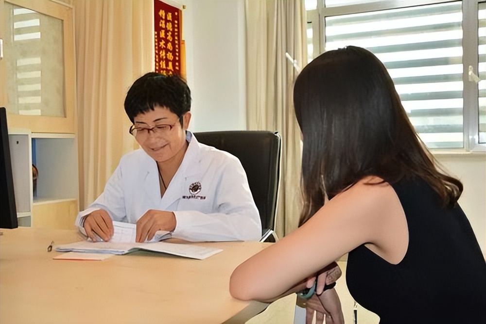 穿裙子怎么做妇科检查,女人妇科检查时竟要被看这里