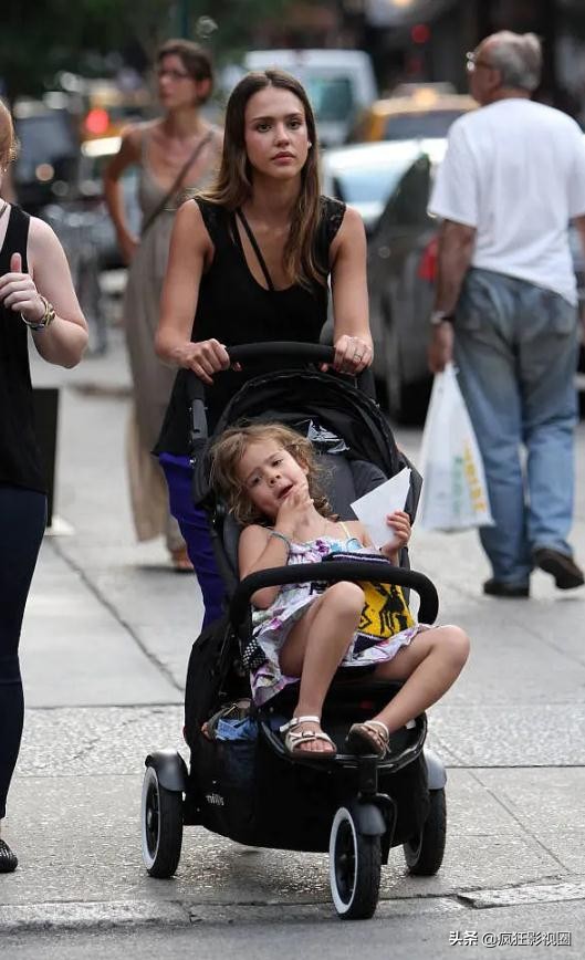 拒绝为好莱坞拍裸戏的“地球球花”杰西卡,41岁活成人间清醒