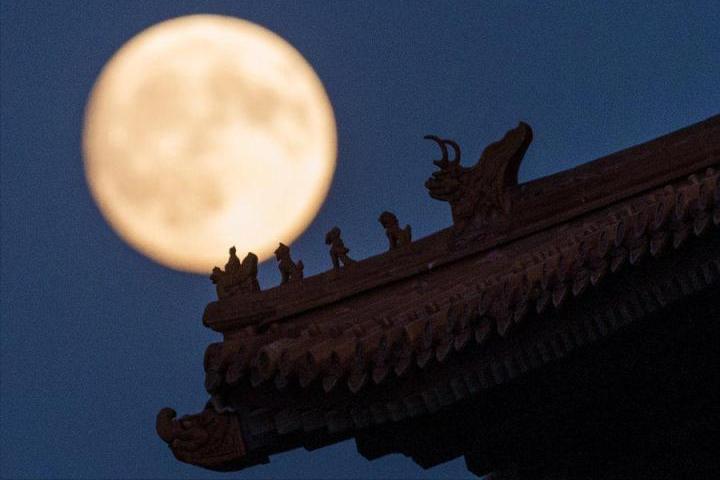 中秋共赏圆月的诗句,古今中外中秋咏月的古诗词有哪些