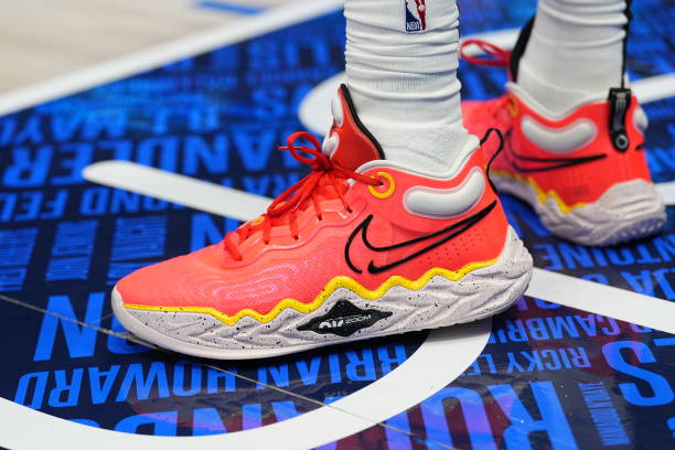 威少最新上脚球鞋 (威少战靴有哪些)