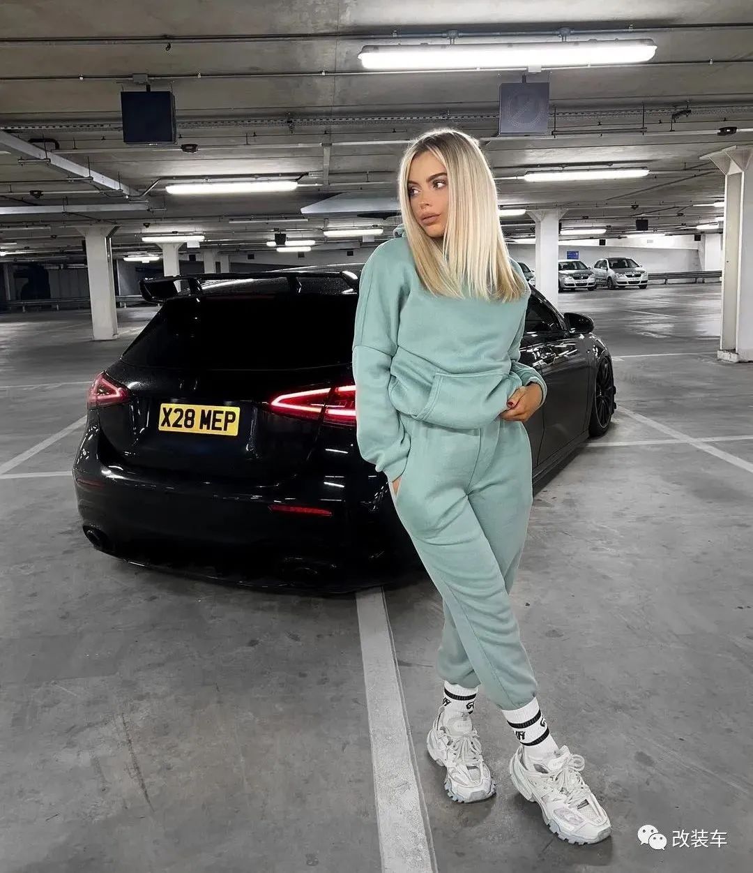 奔驰c级小姐姐改装,奔驰威霆改装小姐姐