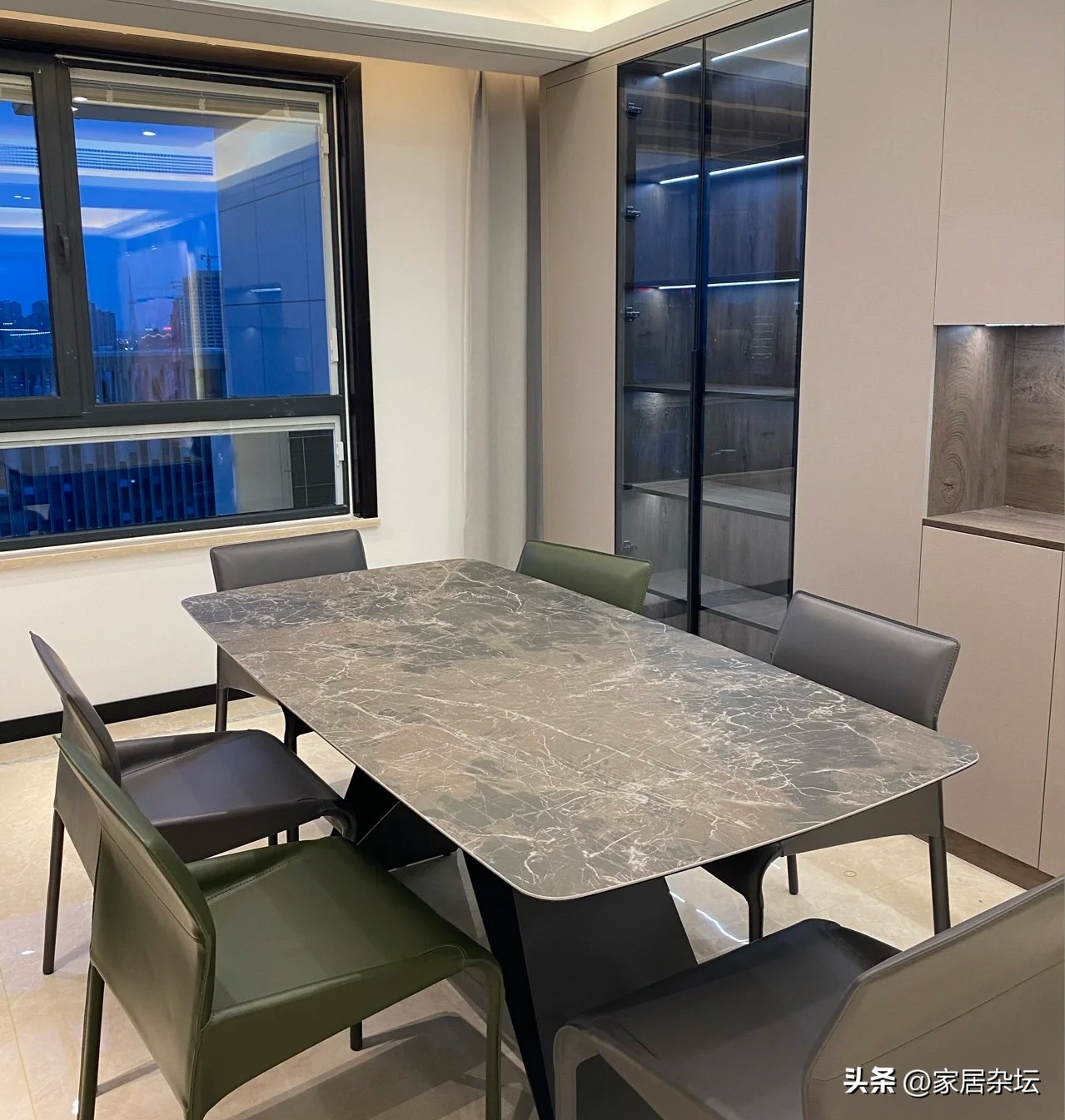 你知道怎么区分岩板餐桌的好坏吗,岩板餐桌会看起来很廉价吗