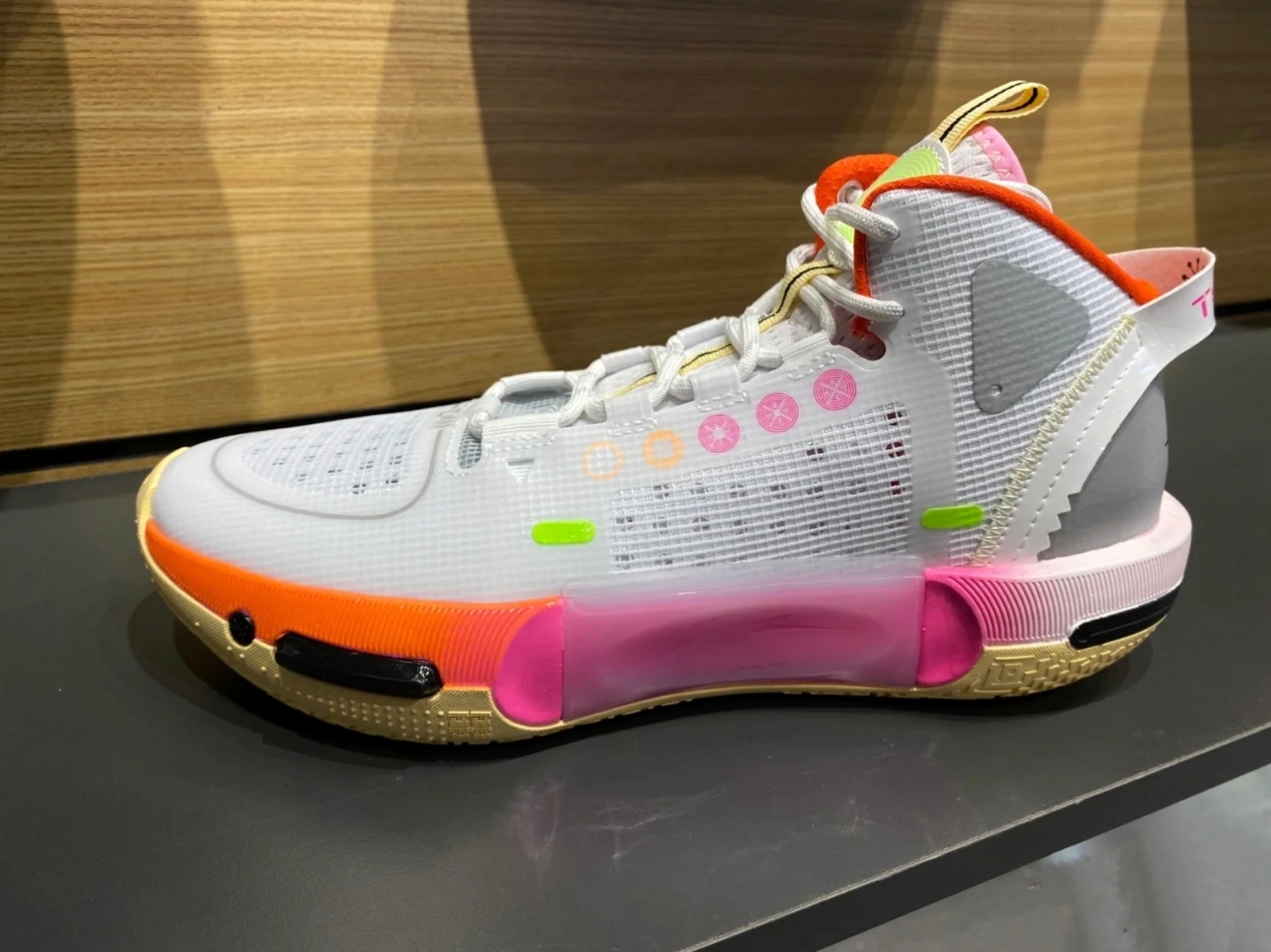 李宁幻影四哪个配色更值得入手,李宁韦德系列封锁