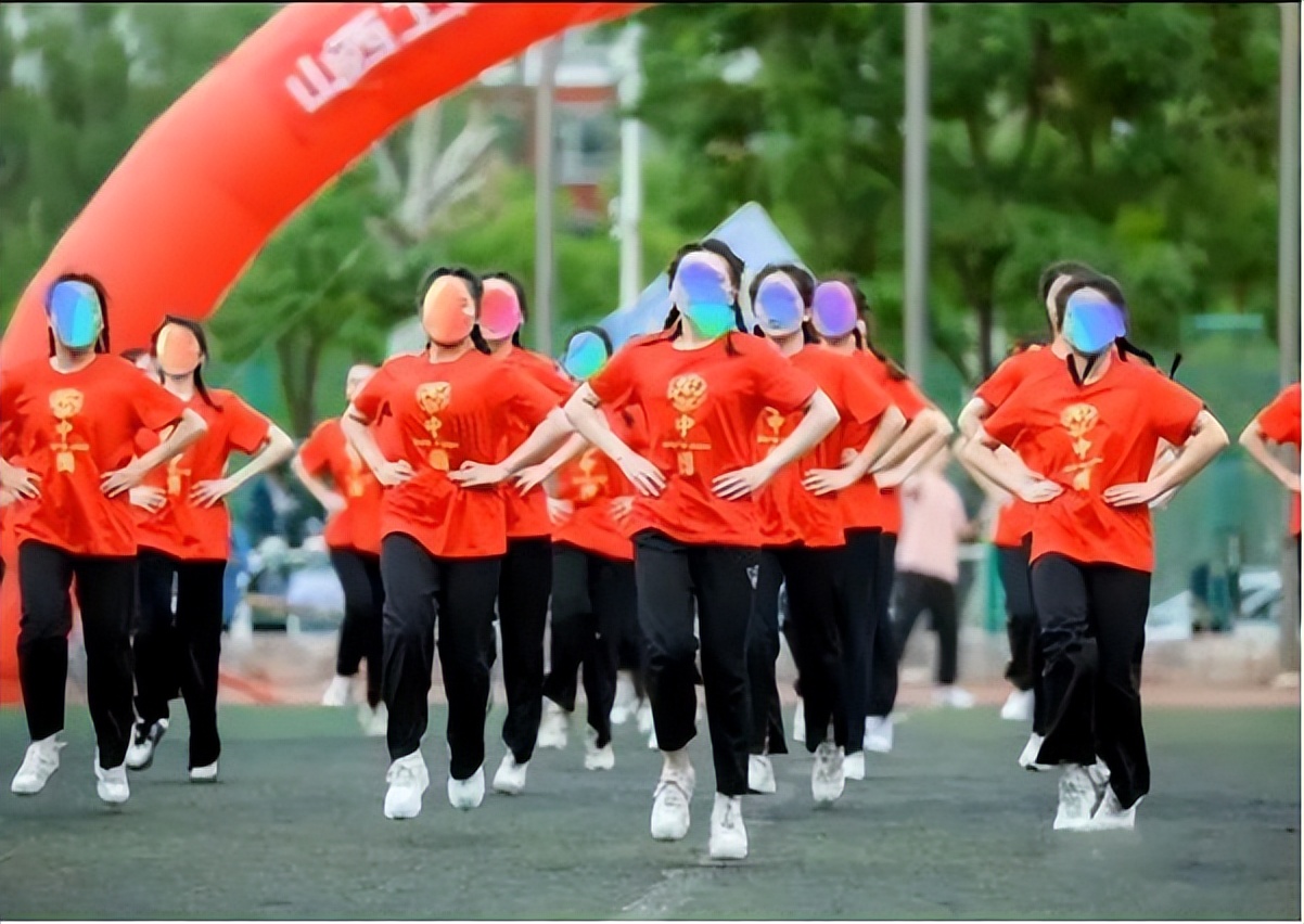 演出服用完就退？店主称被汗臭熏晕…网友:劝你善良！