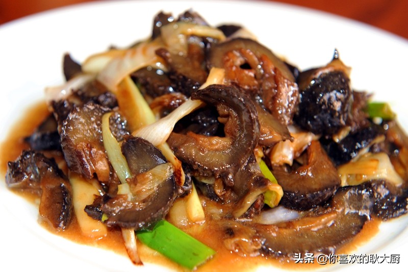 鲁菜正宗京葱爆海参做法,鲁菜大师高炳义制作葱烧海参视频