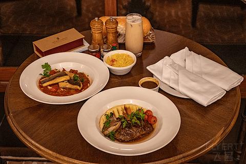 阿联酋丽思卡尔顿,阿联酋野奢帐篷