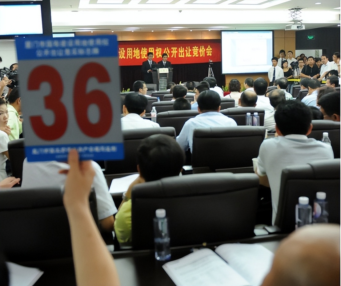 土地卖不出去公务员会怎么样,土地难卖后公务员怎么办