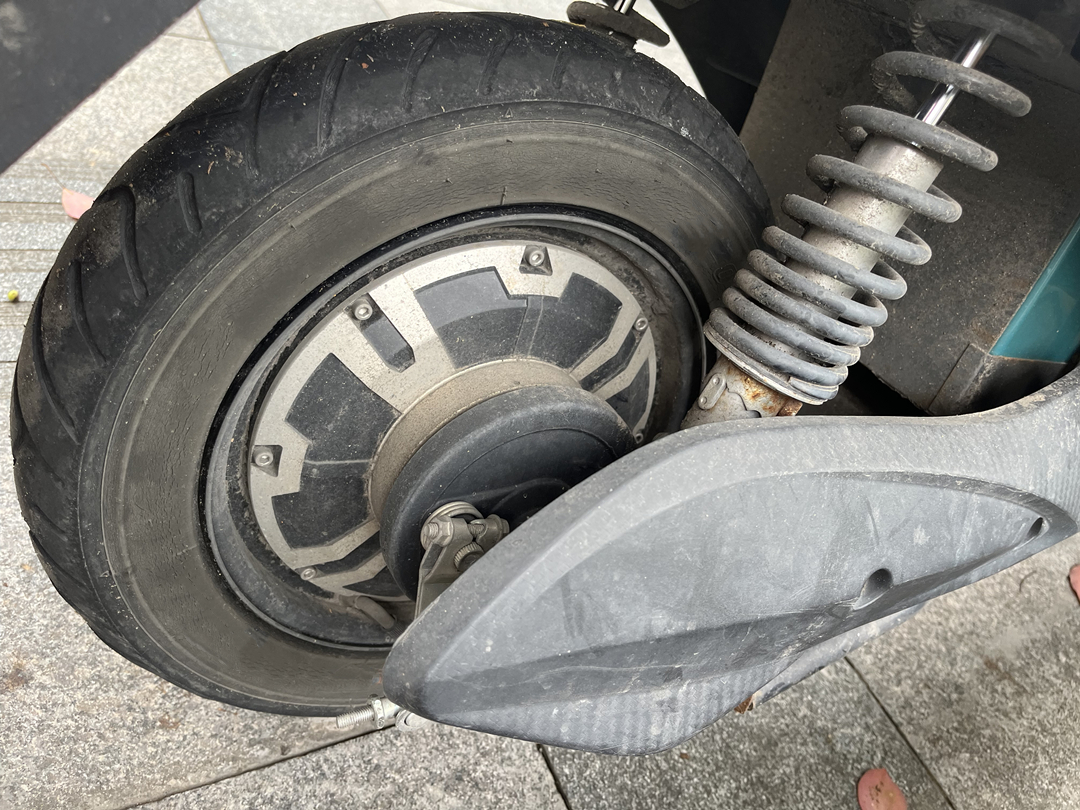 电动车买48v20a锂电池还是铅酸电池,48v12ah跟24v20ah电池有何区别