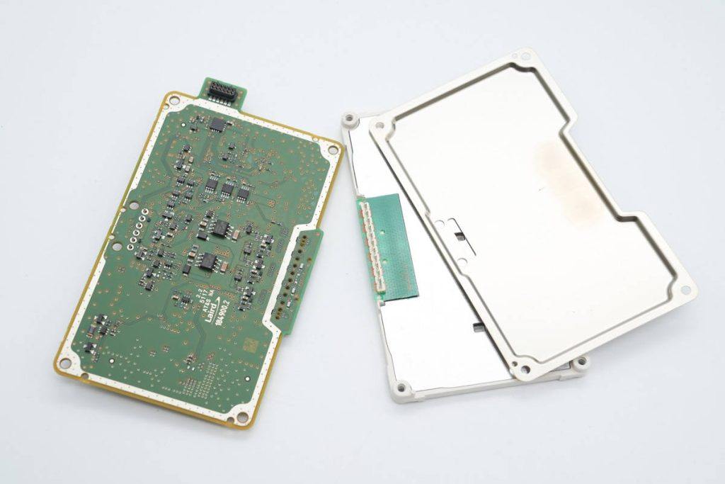 宝马5系无线充电拆解,宝马5系充电器怎么拆