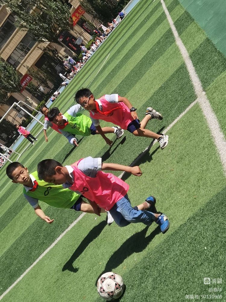 球在脚下“足”够精彩泰华实验小学足球比赛“火热”开赛