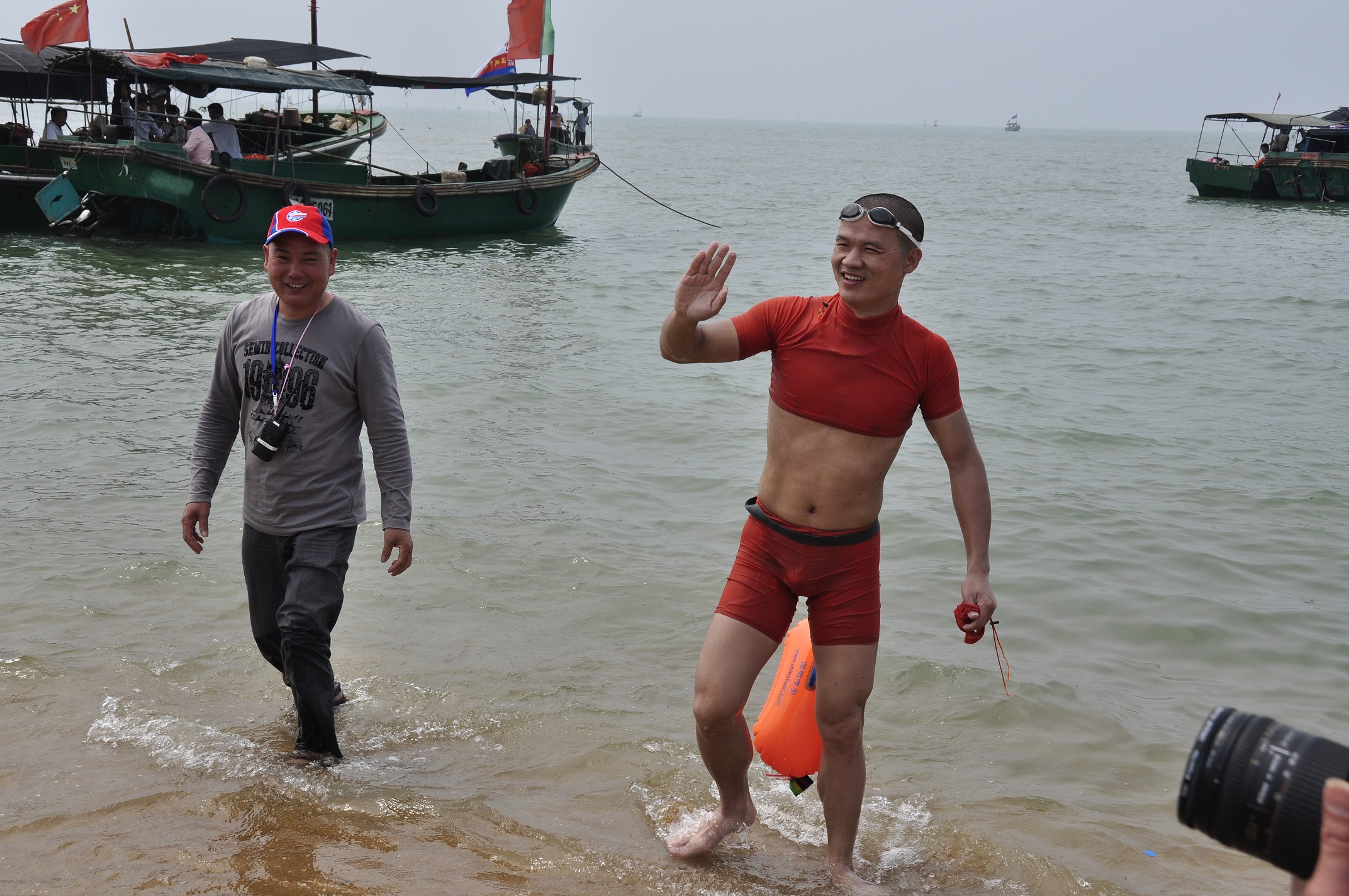 温州141名冬泳健儿横渡瓯江,温州泳士横渡英吉利海峡