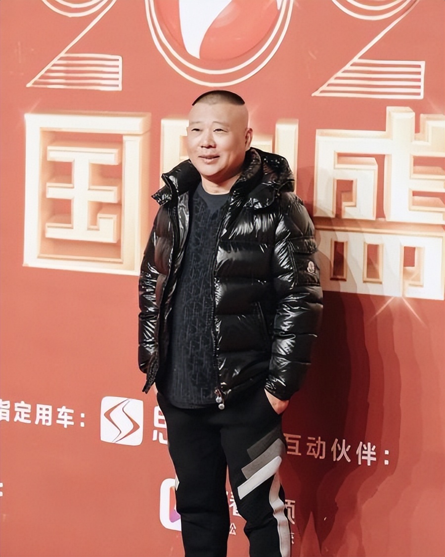 明星红毯假摔事件,明星红毯假摔倒抢镜