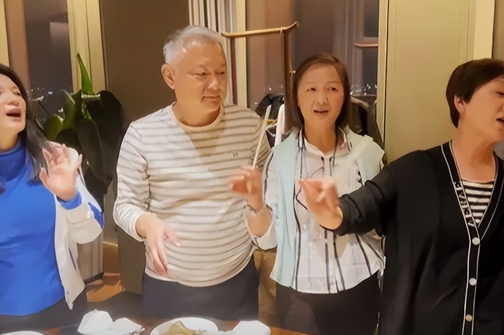 专家称年轻女性要学会“与狼共舞”，火力值：4668548