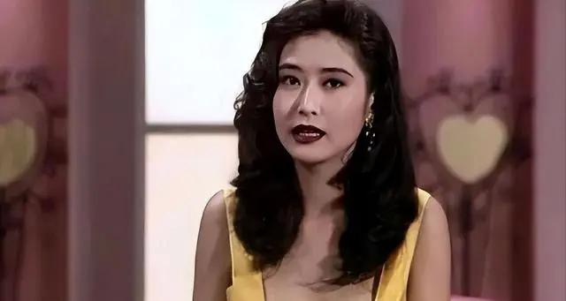 混在娱乐圈的日子“性感女神”瞬间名声大噪！全裸出镜后，她成