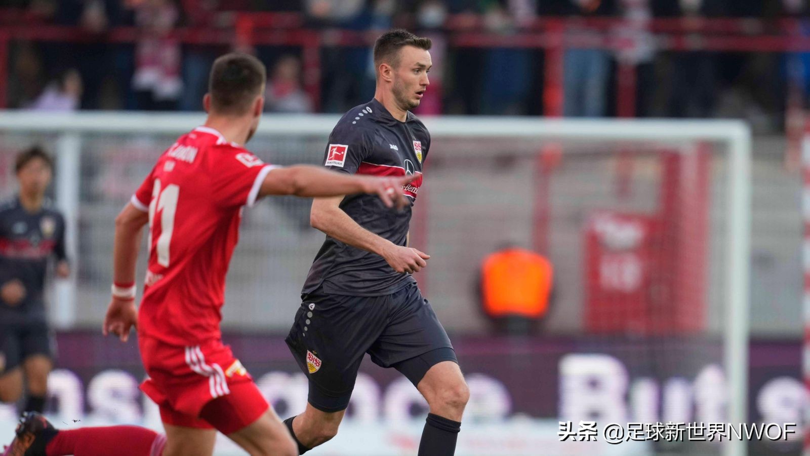 曼联有意5000万镑签下范德贝克,曼联9号范巴斯滕