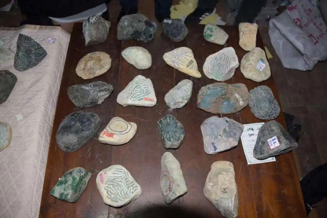 翡翠原石直播间骗术内幕,网络赌石特大诈骗案