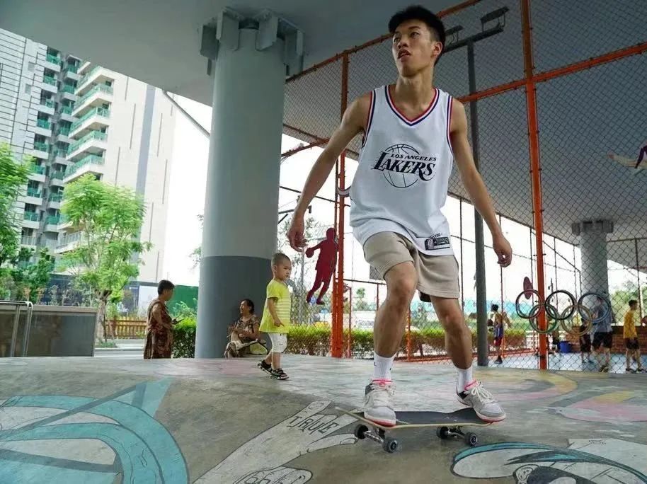 闄嗗啿杩愬姩瑙嗛,闄嗗啿楠戣