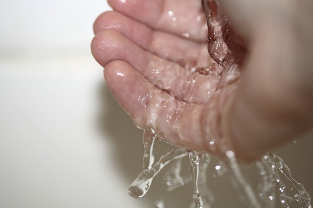 皮肤干缺水怎么补水最快,皮肤特别干燥缺水怎么办