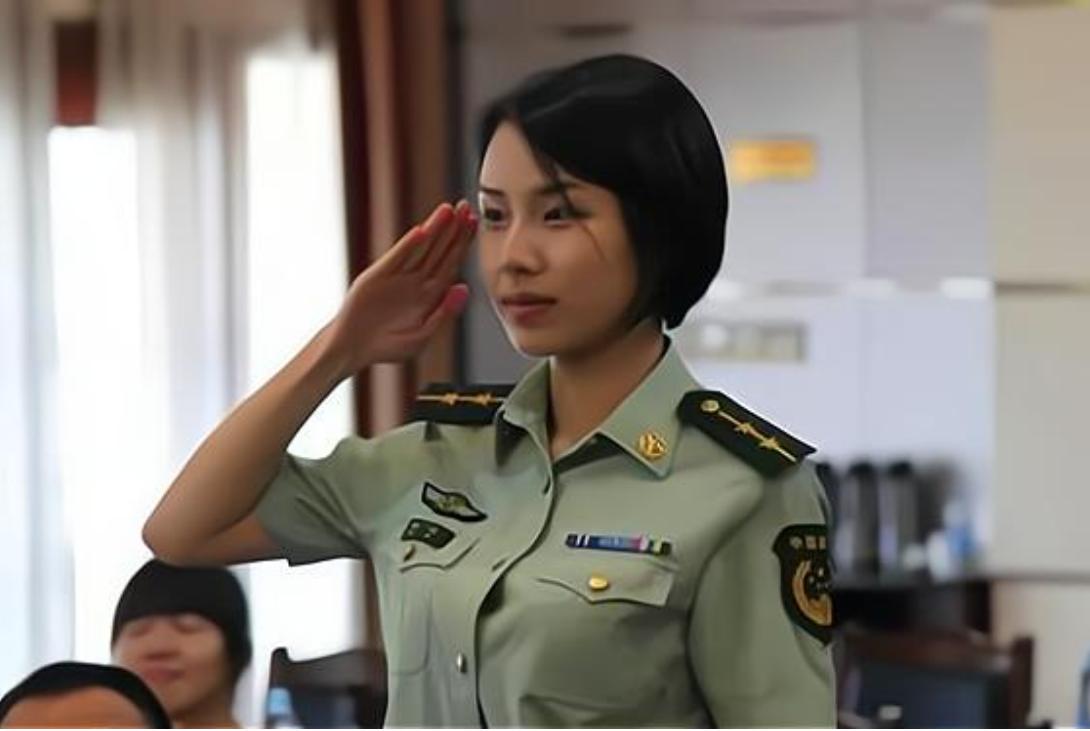 日本安倍晋三身边女保镖,安倍晋三女保镖最新消息