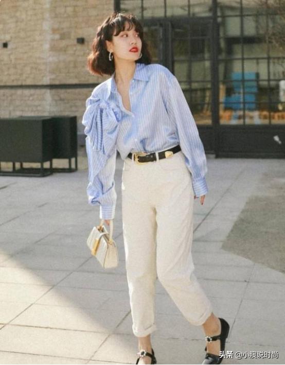 今夏超火的白裤子,究竟搭玛丽珍鞋还是小白鞋?穿对就很时髦