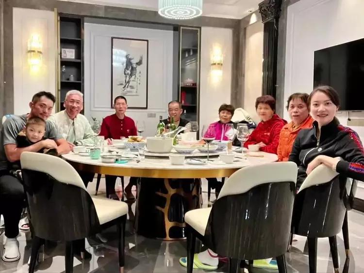 林丹生涯赚了多少钱,林丹当了多久的世界第一