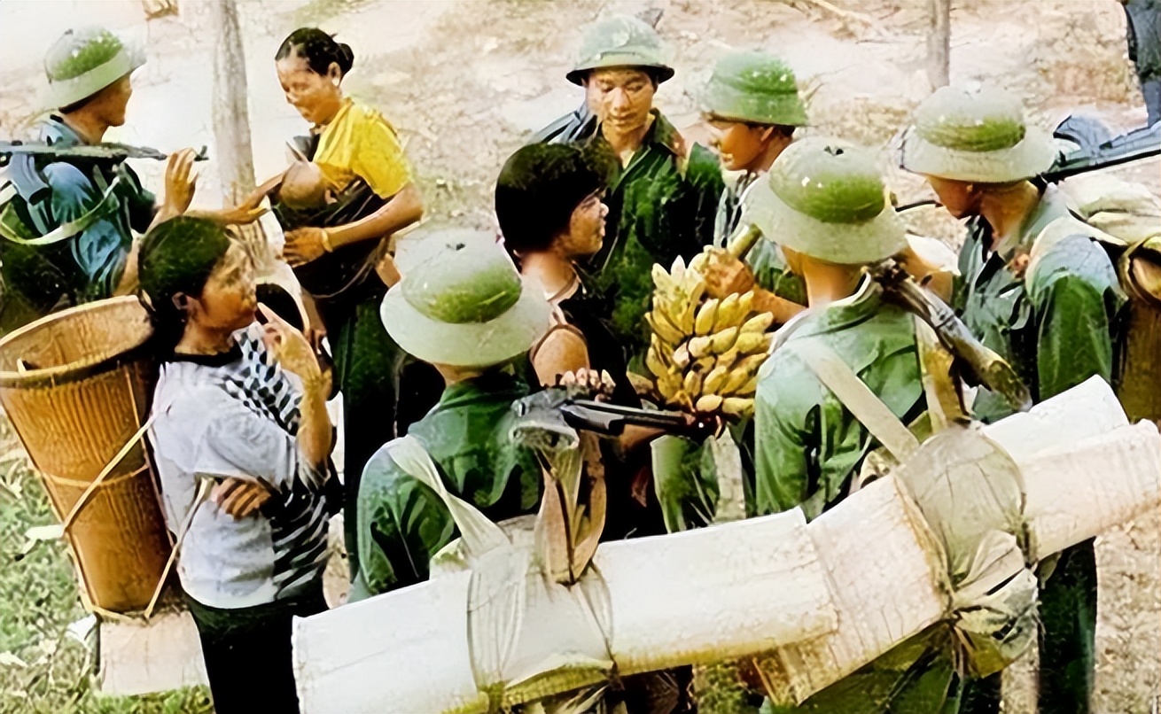 越南*队军**变*火军**商，女军官背LV包炫富，坍塌式腐败成世界之首