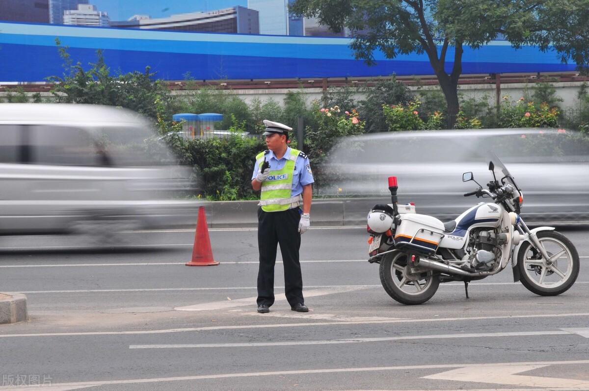 有交通事故发生可以逆向行驶吗,逆向行驶发生交通事故但对方逃逸