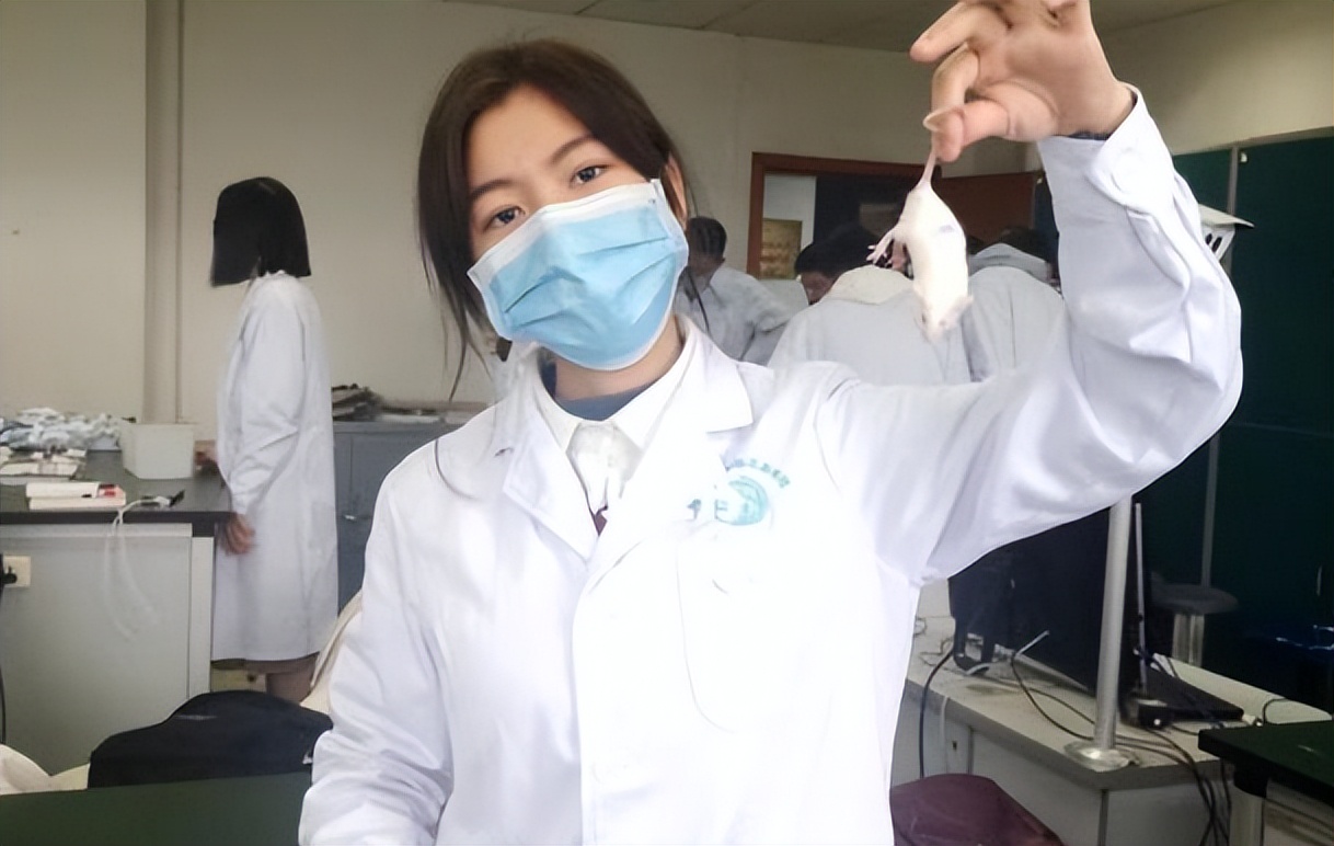 临床医学今年热门专业,选择临床医学专业你后悔吗