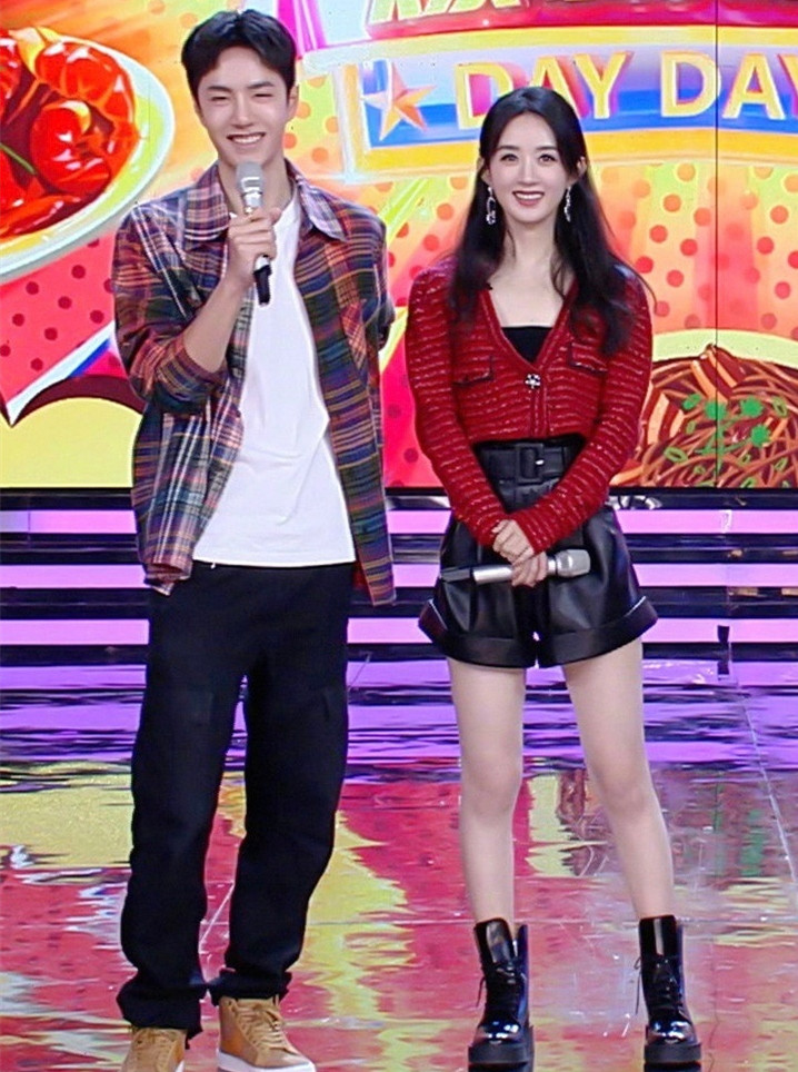 赵丽颖唐嫣穿搭风格,赵丽颖杨幂同款白色毛衣