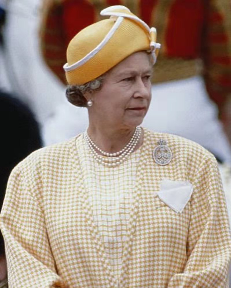 英国女王的胸针,英国皇室御用胸针