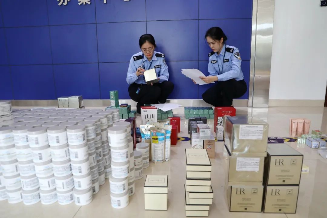 海南犯罪团伙涉及走私免税商品案,海南离岛免税系列走私案