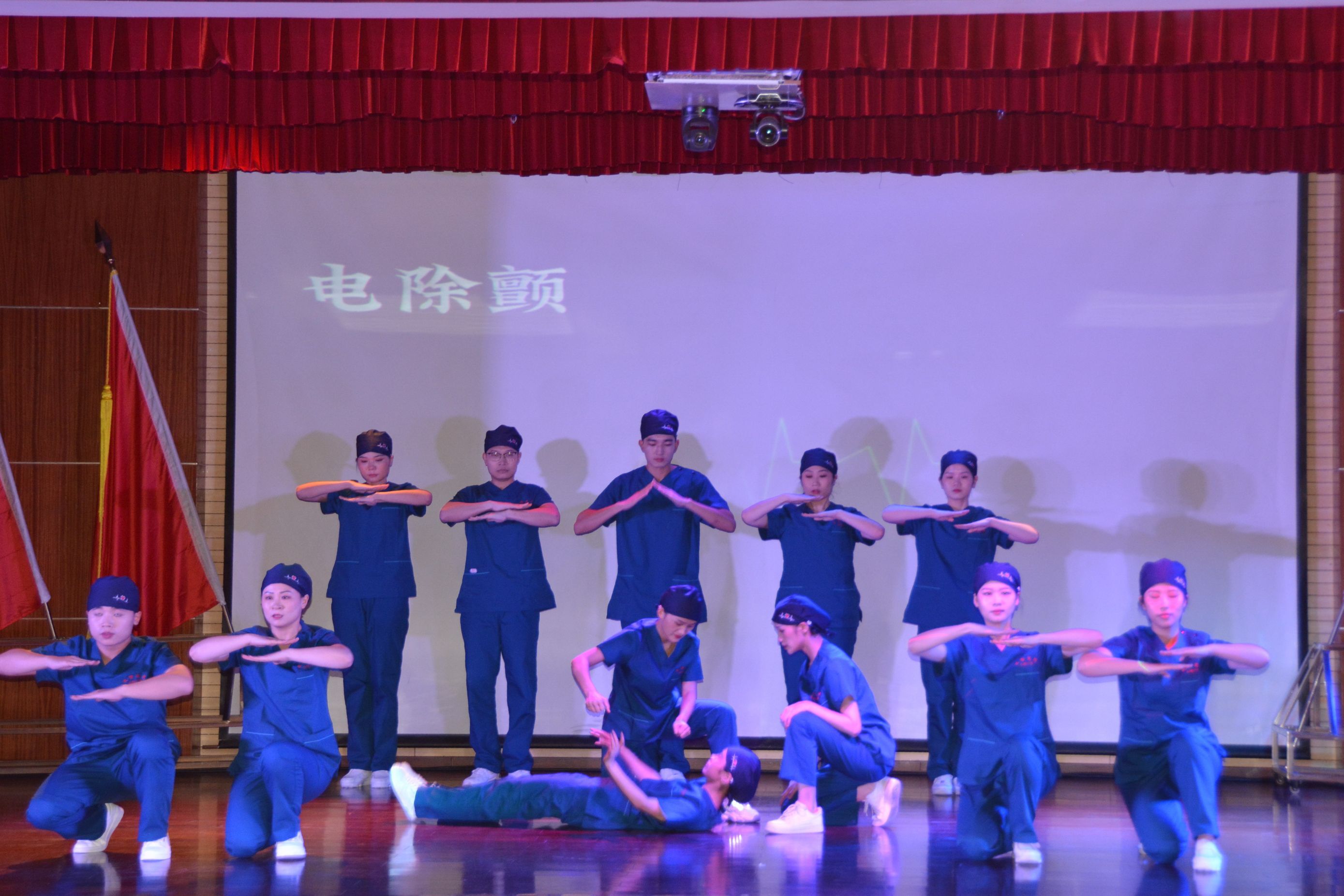 广东省*警武**总队医院举行“5.12”国际护士节表彰大会暨文艺汇演