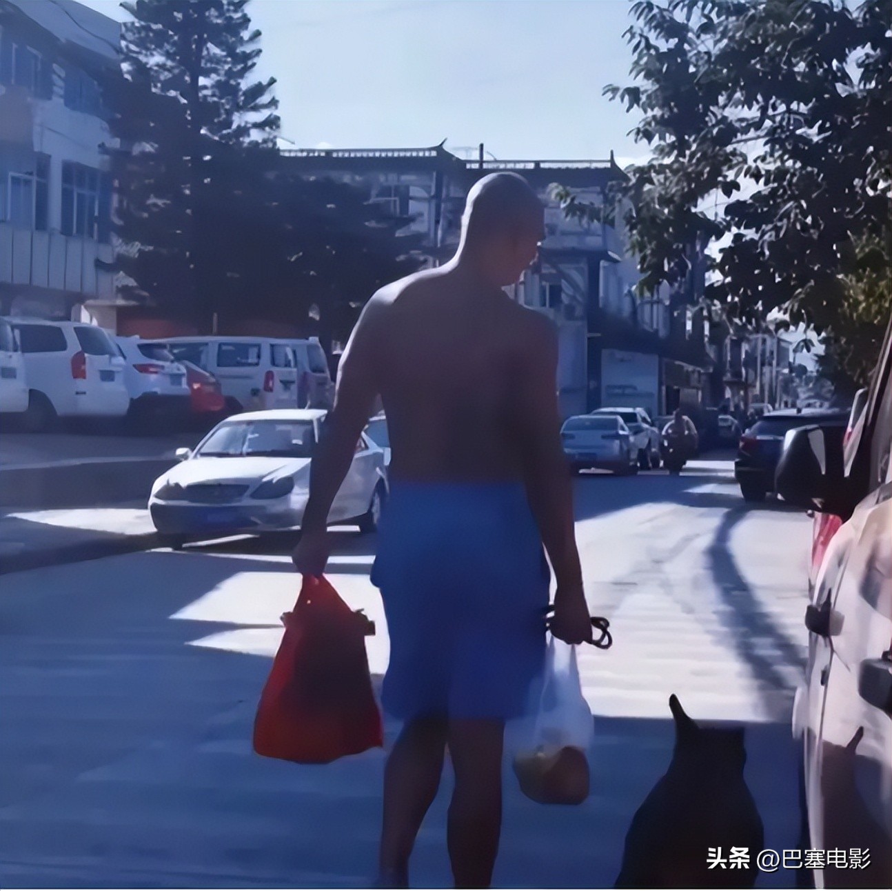 47岁乐嘉在美国被偶遇，高端水成箱买，细看资产，才知什么叫精明