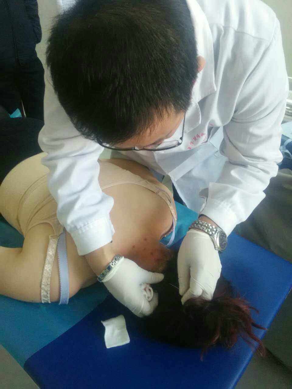 中医脚底筋膜炎如何彻底治愈,筋膜炎肩部最快的治疗方法中医