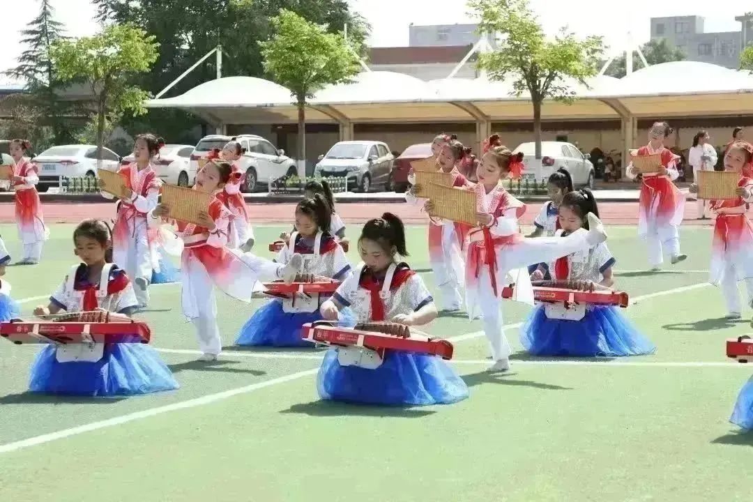 学习二十大，争做好队员|富平县各级少先队组织开展少先队员入队仪式暨庆“六一”文艺汇演主题活动