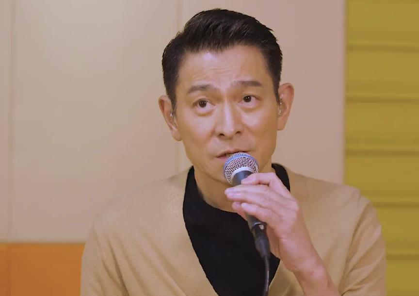 “惨遭吸血”刘德华：身价百亿却让姐姐住贫民窟，她到底做了什么