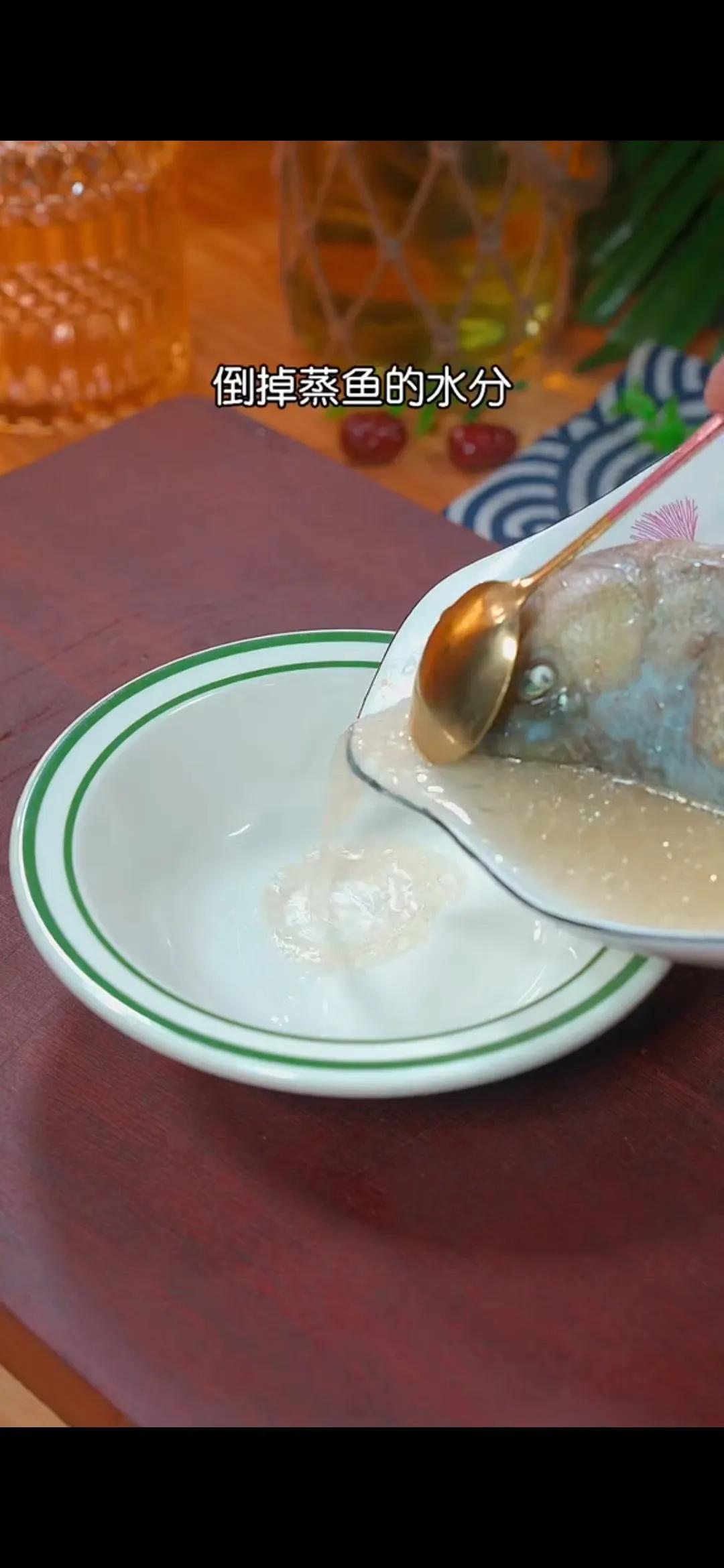 清蒸鱼用蒸鱼豉油怎么调料汁,清蒸鱼做法大全蒸鱼出的水能要吗