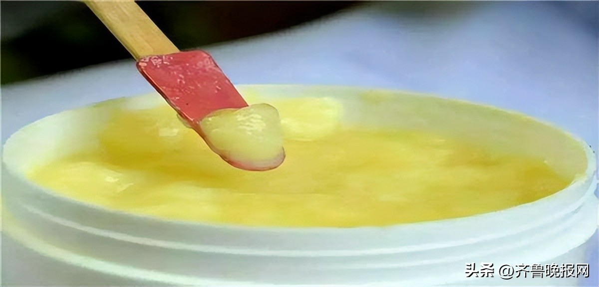 蜂王浆和蜂胶哪个对免疫力好,老人常吃蜂胶蜂王浆增加免疫力