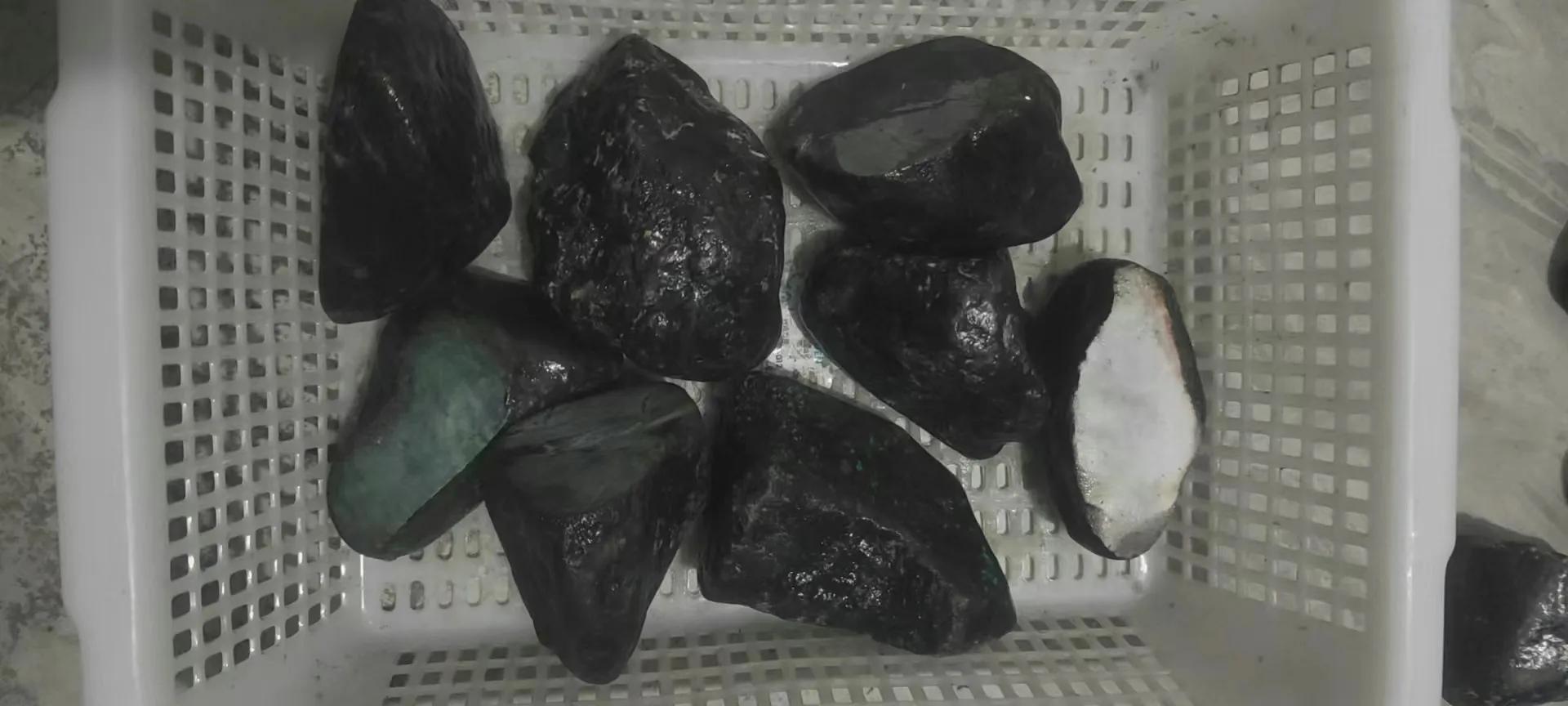 在直播间购买翡翠原石被骗我们该如何处理？