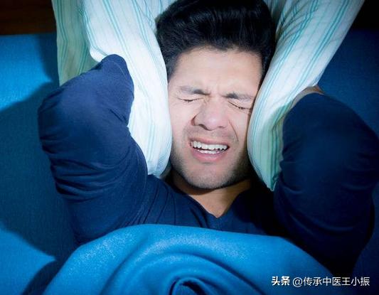 双腿如灌铅般沉重什么意思,双腿酸软僵硬走路无力的训练方法