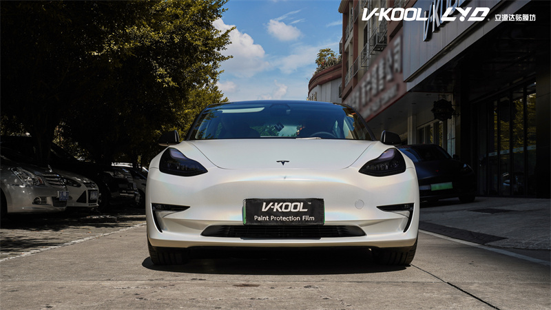 特斯拉model3改色镭射白,特斯拉model3改色流光溢彩