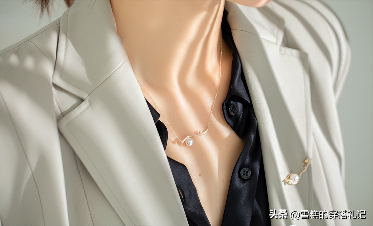 黄金首饰怎么佩戴不老气不俗气,如何戴黄金首饰才有气质