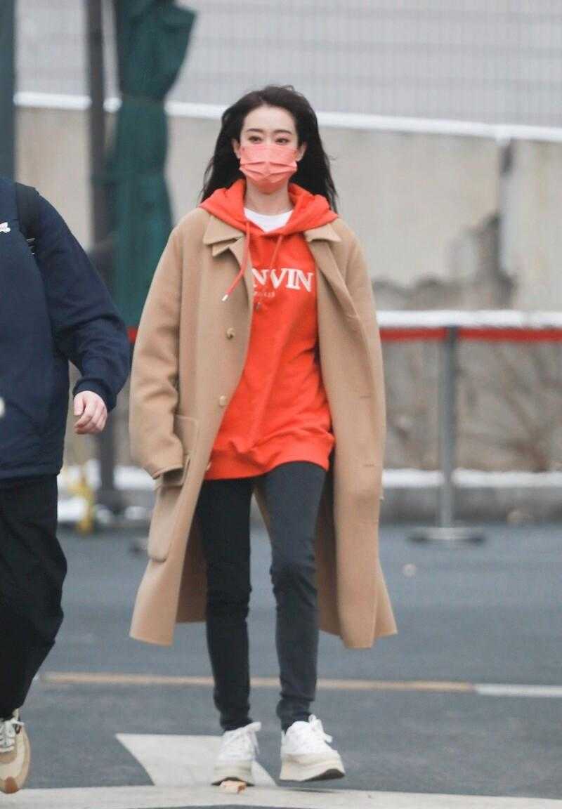 张小斐同款大衣穿搭,张小斐同款丝绒大衣搭配