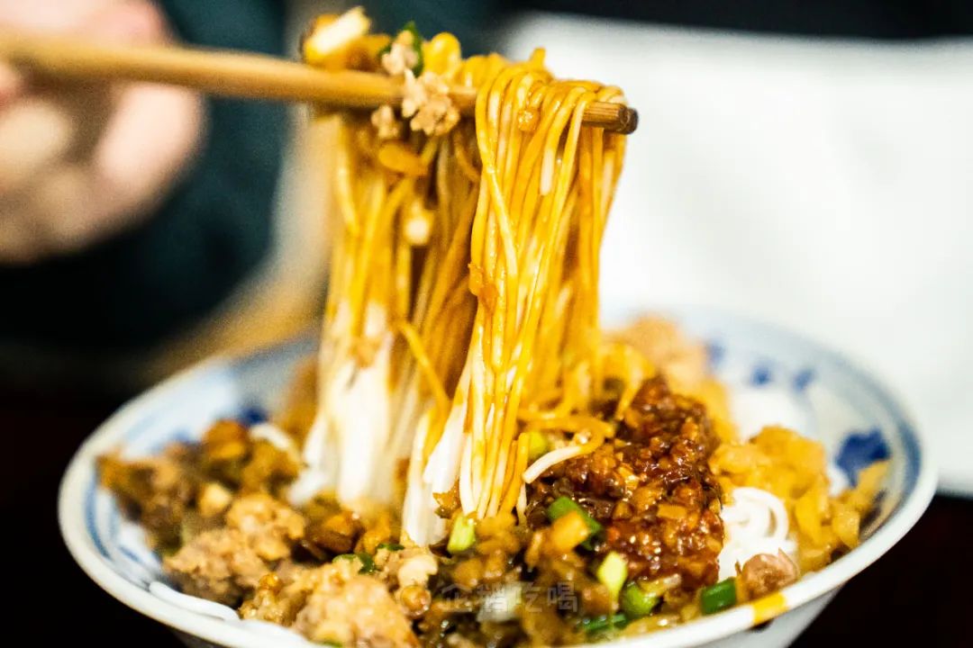 辣到落泪也舍不得停嘴的宝藏城市，不是长沙成都重庆