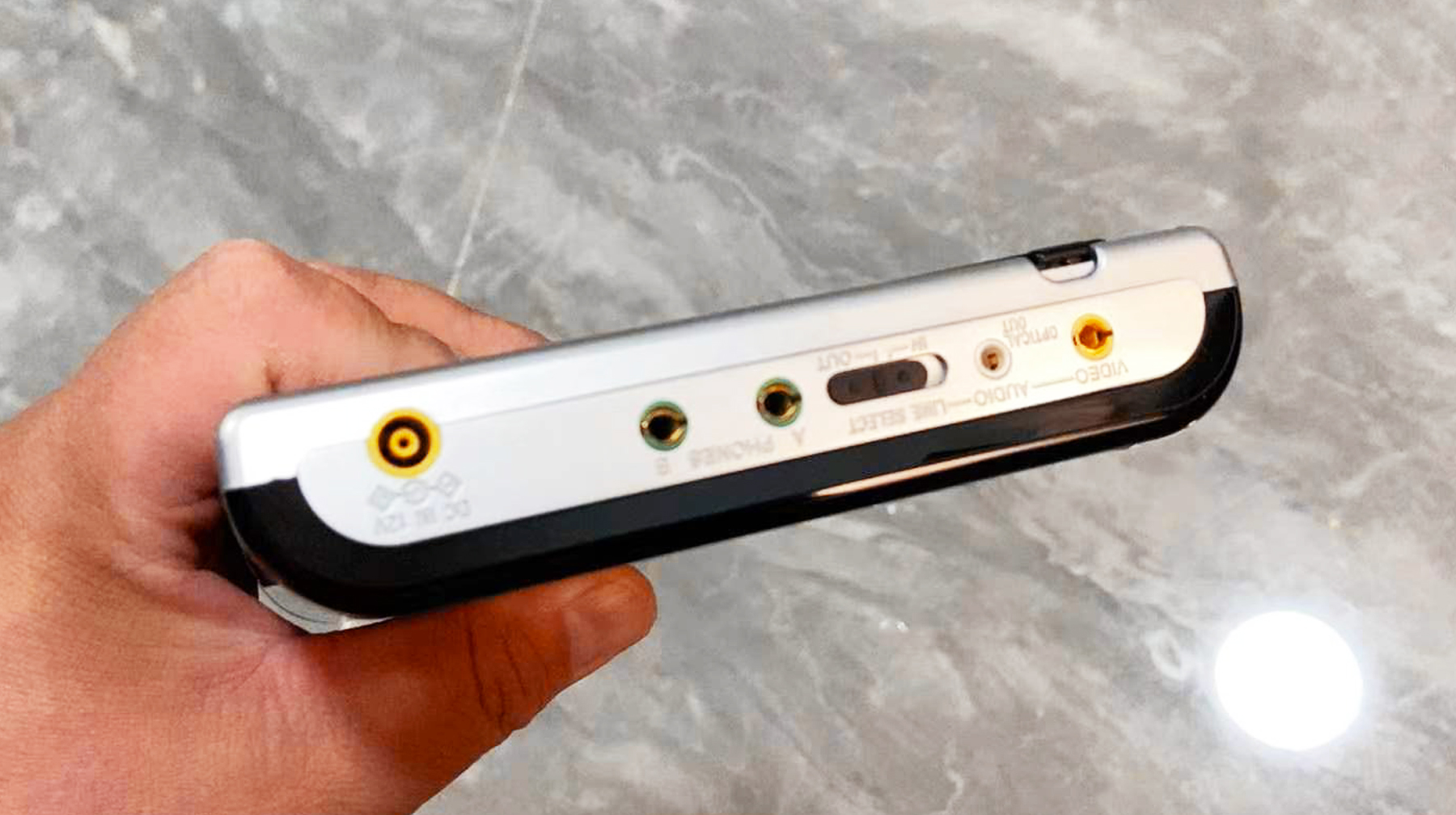 外观像mp4的手机,特别像mp4的手机