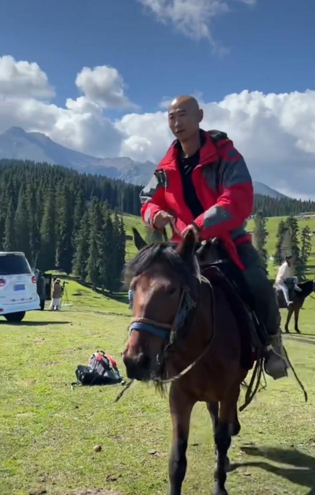 老戏骨吃鸡腿,老戏骨大口吃肉真实视频